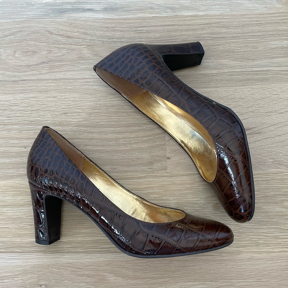 Vintage Brown Crocodile Pattern Heels - Picture 1 of 9